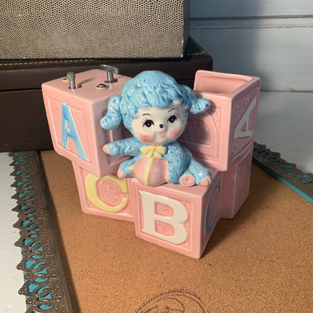 Vintage RELPO Baby Planter Music Box (B16)